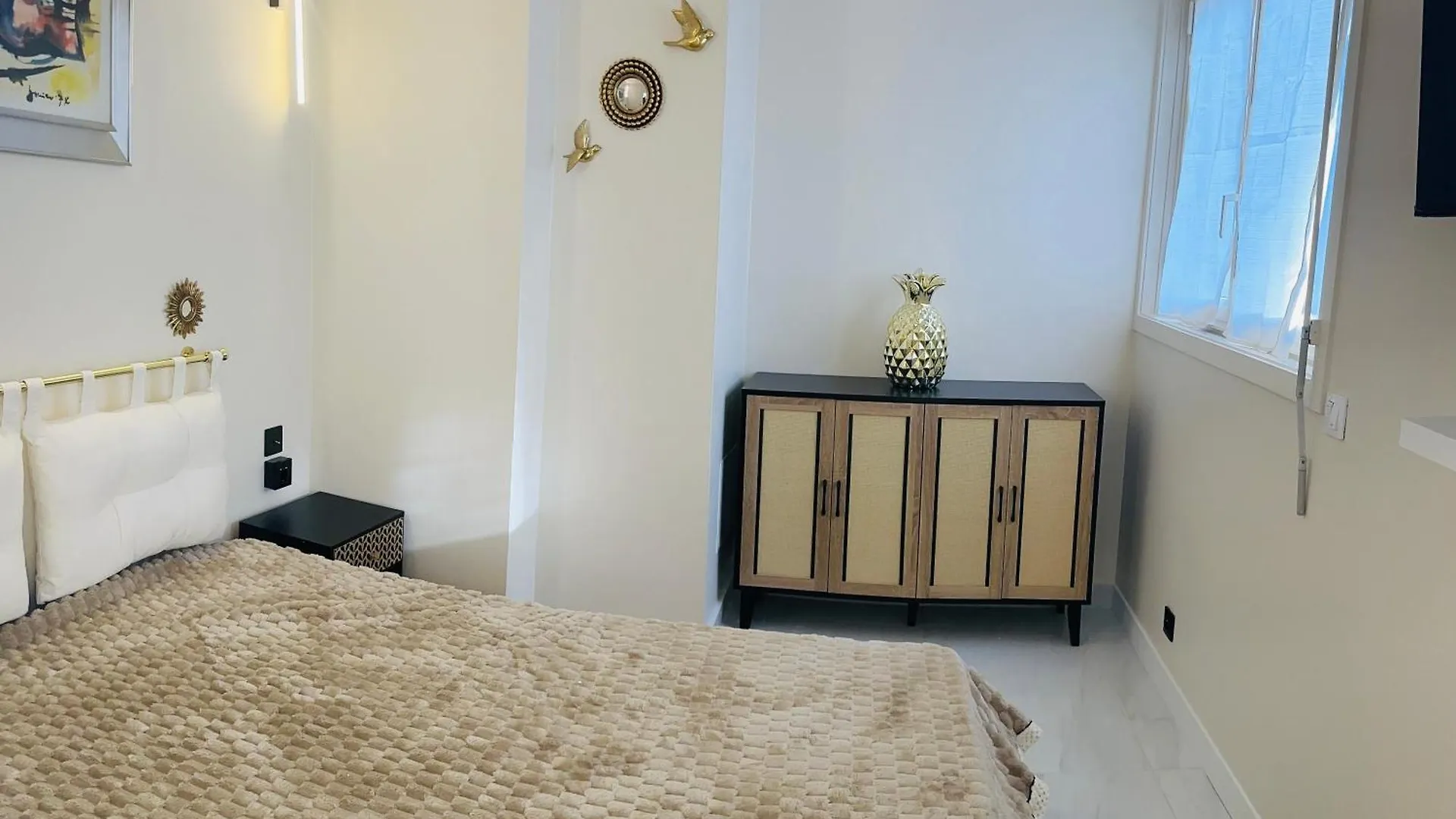 Arc De Triomphe-carnot Luxury & Design Apartment